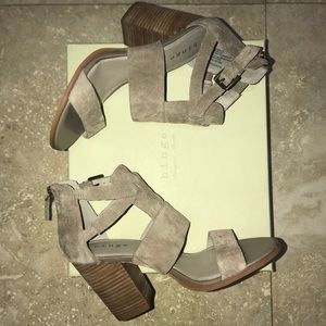 NEW Hinge Cora Block Heel Sandal Color TAUPE SUEDE size 8.5